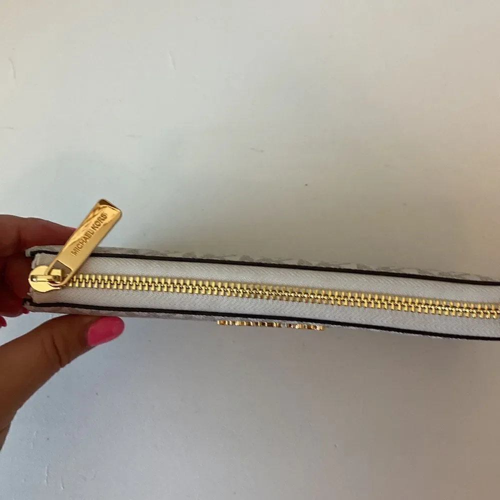 NWT Michael Kors Jet Set long Wallet- cream